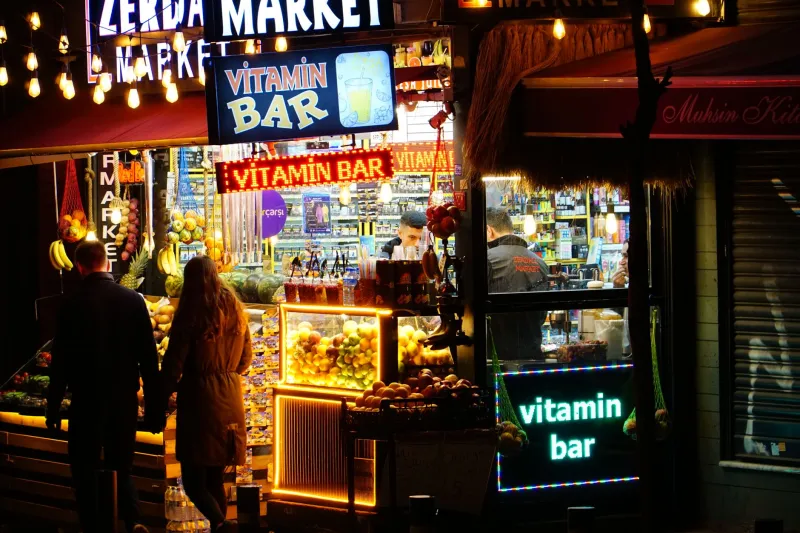 Güneş Battıktan Sonra Açılan Dükkânlar: Beylikdüzü'nün Akşam Ekonomisinin Mimarları